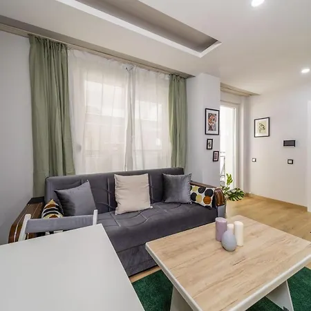 Modern And Cozy With Central Location And Balcony In Muratpasa, Apartment *