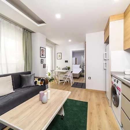 Modern And Cozy With Central Location And Balcony In Muratpasa, Antalya